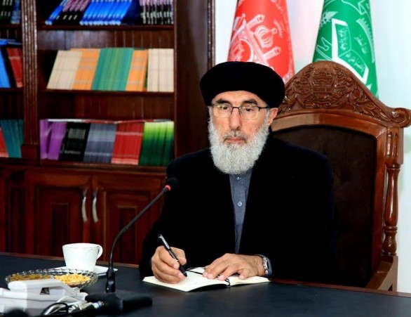 ‏حکمتیار: ملي بيرغ او گوندي بيرغونه ...